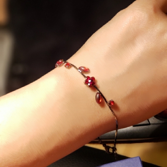 Entwined Rose Necklace and Bracelet set - Picture 3 of 3